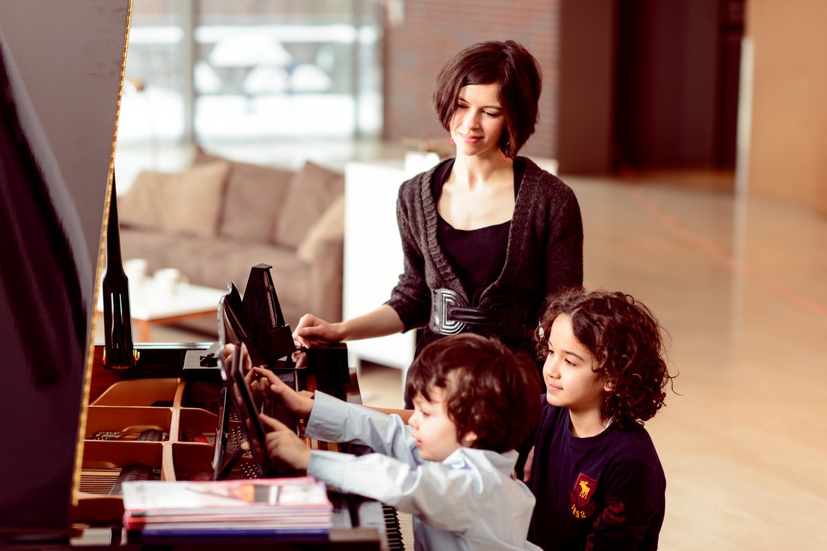 Teen piano lesson with Natasha Finlay