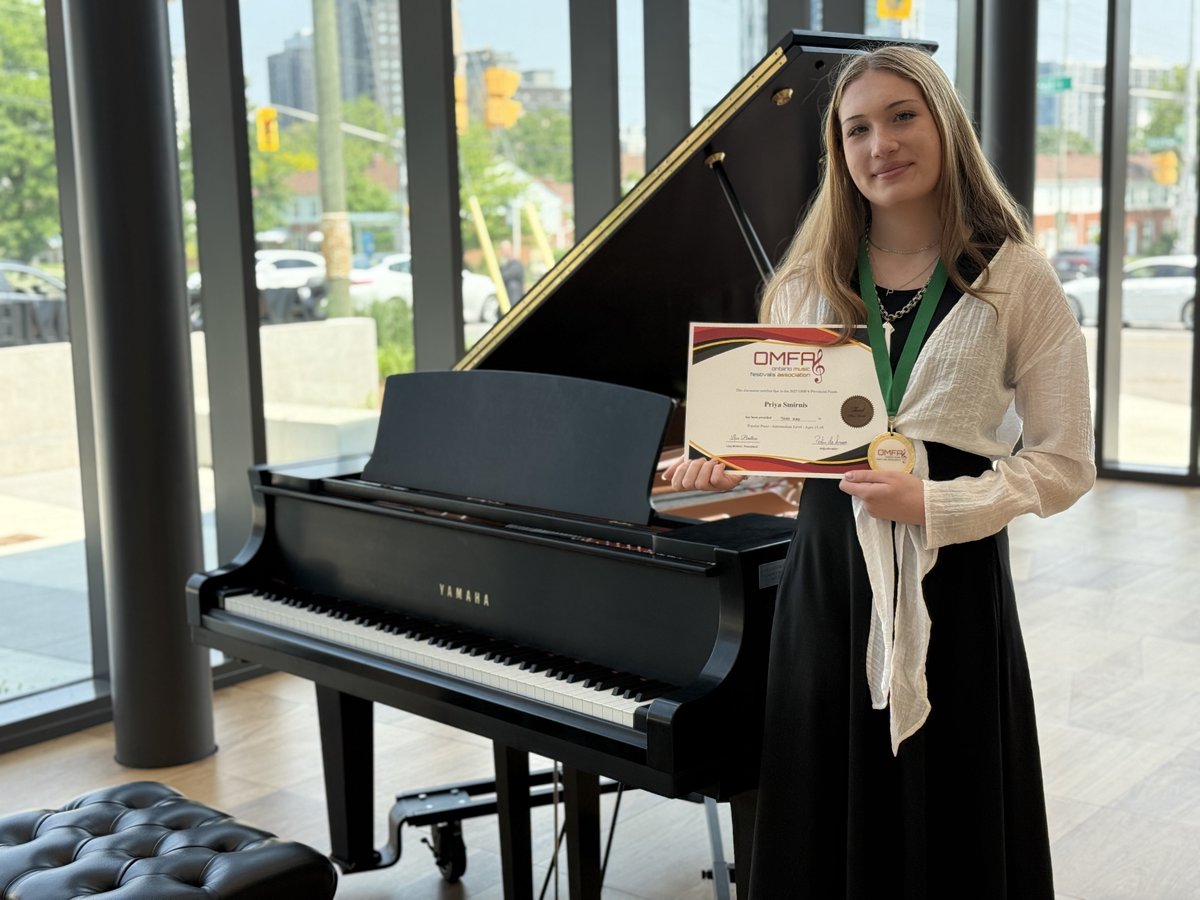 Teen piano lesson with Natasha